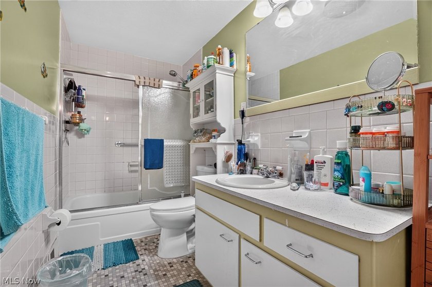 Amazing large and updated townhouse in a great location at 27651 - photo 15