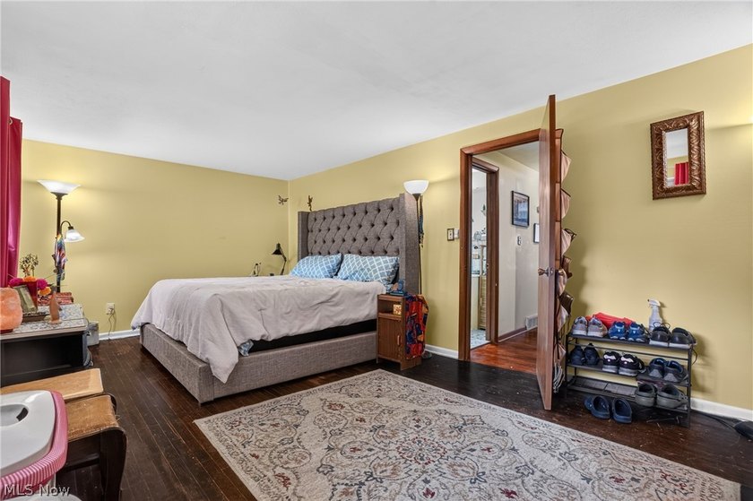 Amazing large and updated townhouse in a great location at 27651 - photo 17
