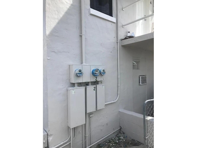 Attention Investors &amp; Cash-Flow Buyers: Discover a rare - photo 4