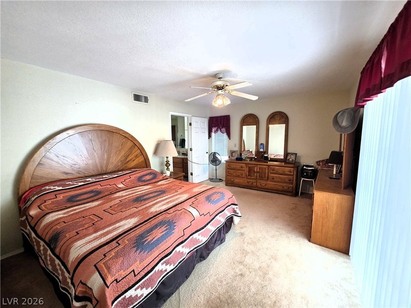 No HOA. 2455 Sqft, 3 Bedrooms and 2 1/2 Baths, featuring a blend - photo 13