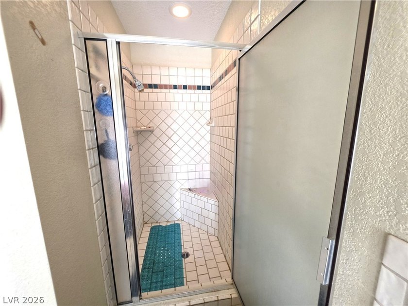 No HOA. 2455 Sqft, 3 Bedrooms and 2 1/2 Baths, featuring a blend - photo 16