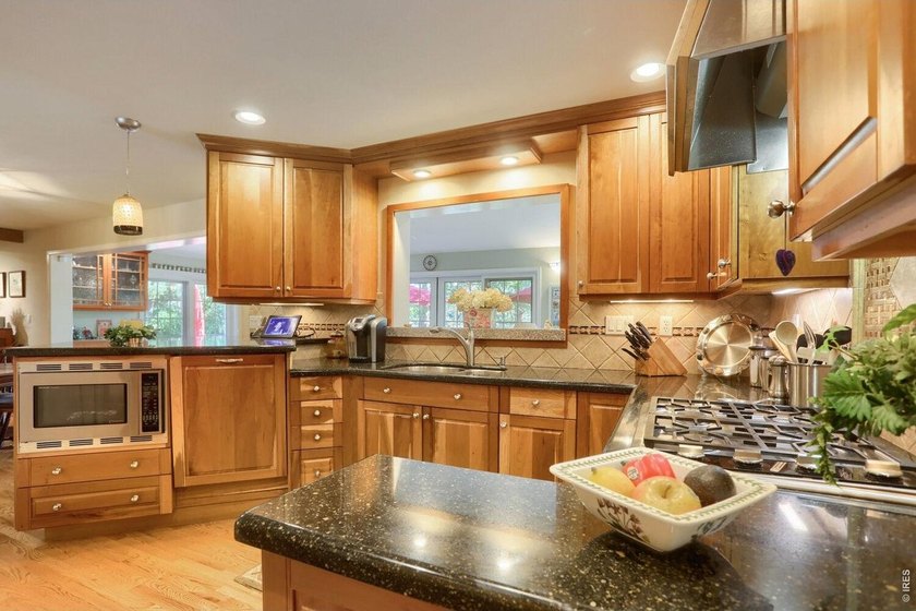 This home is special! Live the country club lifestyle perfectly - photo 11