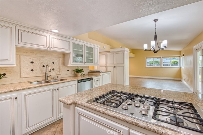 First time on the market in nearly 40 years! Exceptional - photo 2