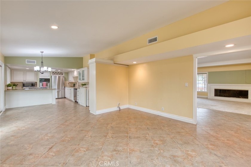 First time on the market in nearly 40 years! Exceptional - photo 5
