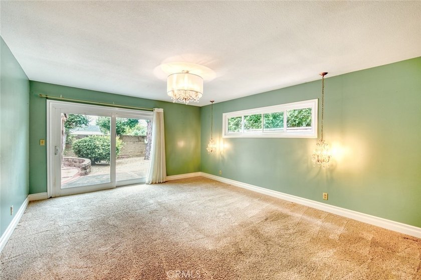 First time on the market in nearly 40 years! Exceptional - photo 9