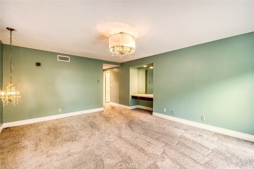 First time on the market in nearly 40 years! Exceptional - photo 10