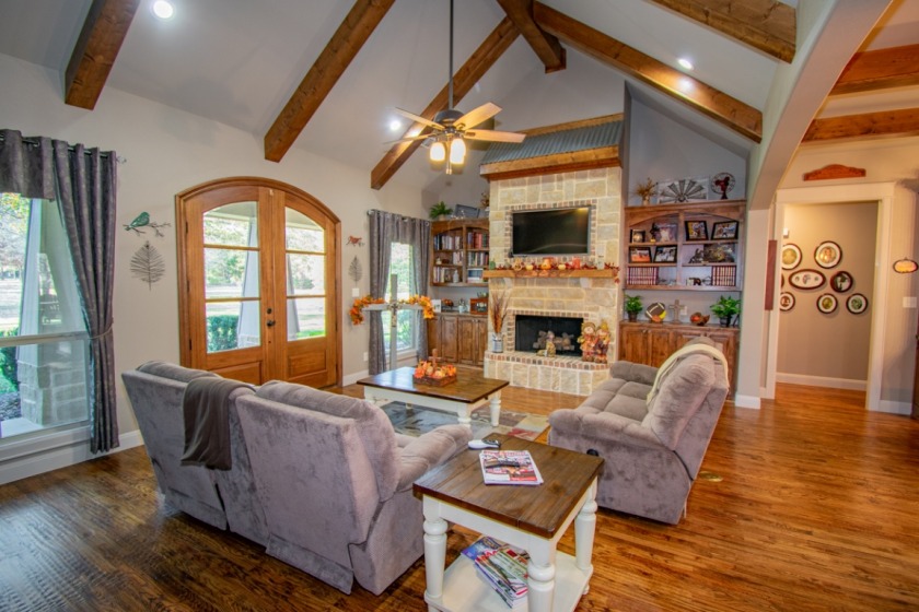 CUSTOM BUILT HOME ON GOLF COURSE WITH ACREAGE SOLD - photo 6
