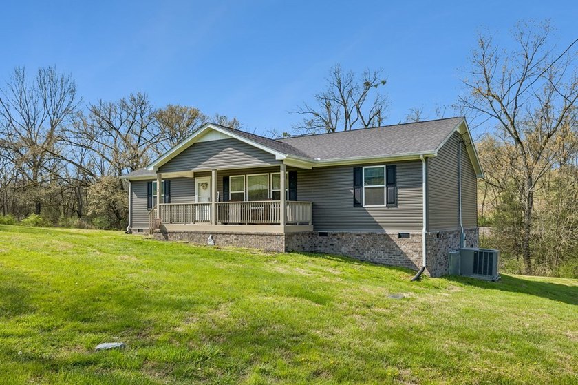 Immaculately maintained home on 1.82 ACRE LOT. Room for a garage - photo 3
