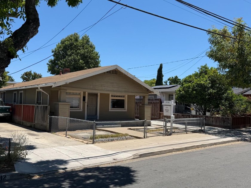 Charming 1920's Craftsman in the Burbank neighborhood looking - photo 3