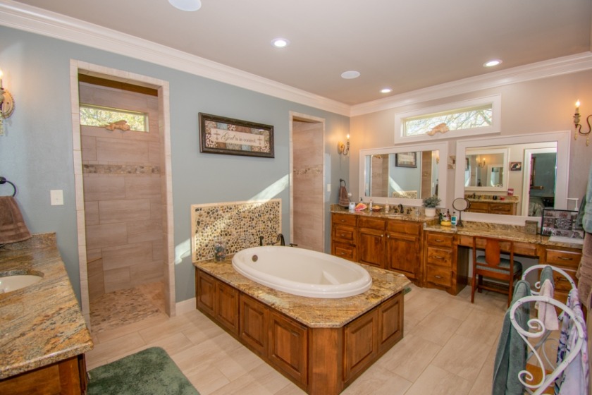 CUSTOM BUILT HOME ON GOLF COURSE WITH ACREAGE SOLD - photo 15