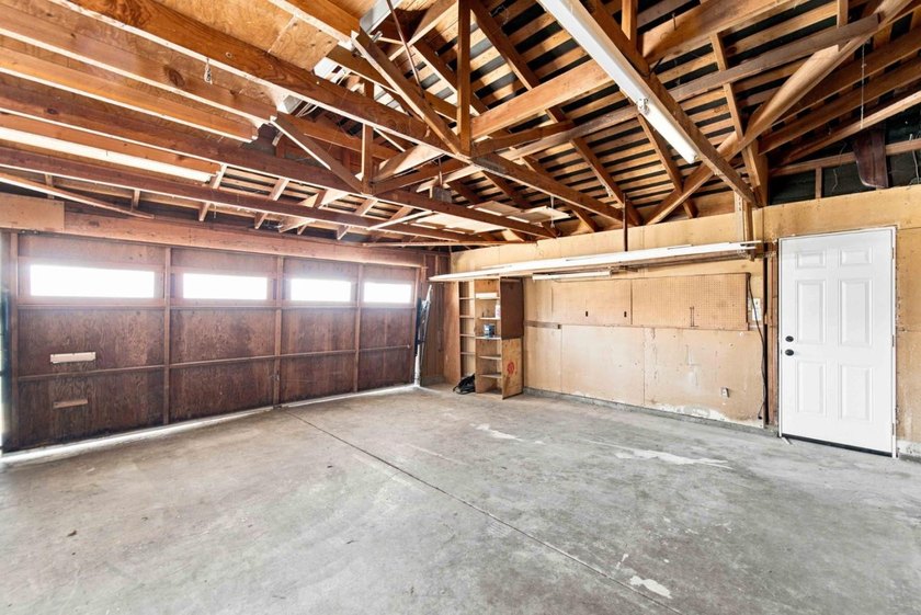 Welcome to 40692 Ladero St, an inviting single-story - photo 32