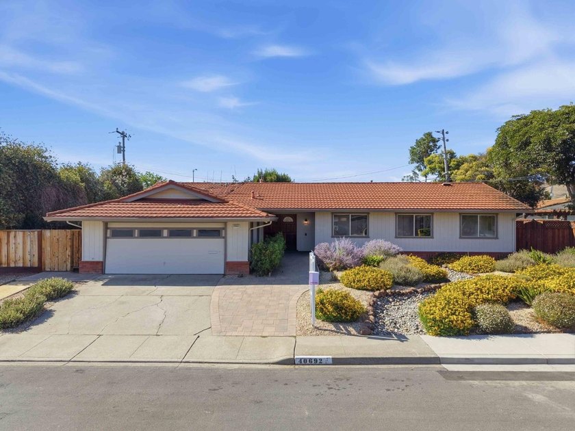 Welcome to 40692 Ladero St, an inviting single-story - photo 34