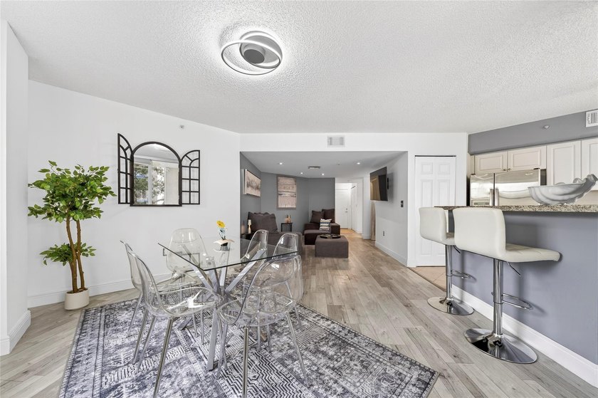 Beautifully Remodeled Corner Unit - Close to Las Olas The - photo 5