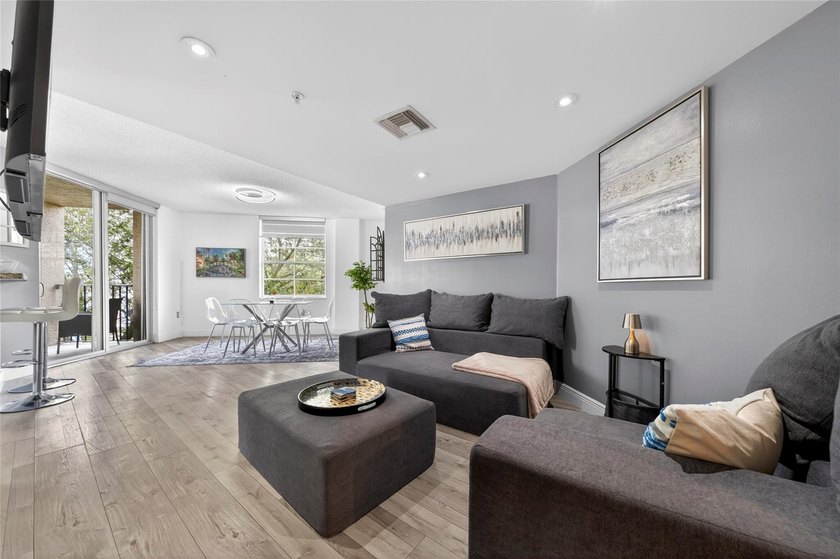 Beautifully Remodeled Corner Unit - Close to Las Olas The - photo 7