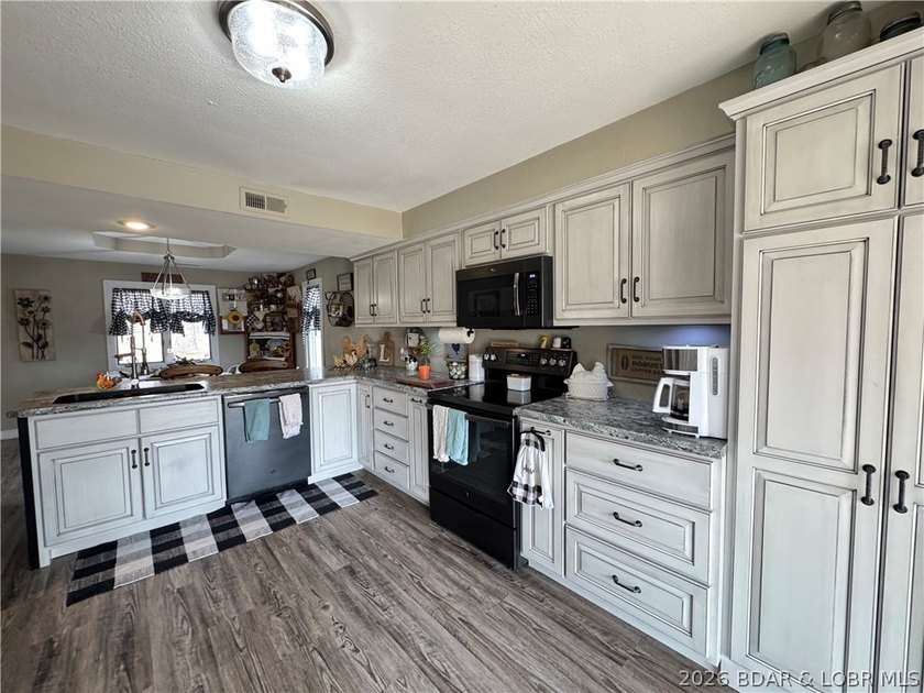 Enjoy peaceful country living on this beautiful 6+ acre property - photo 17