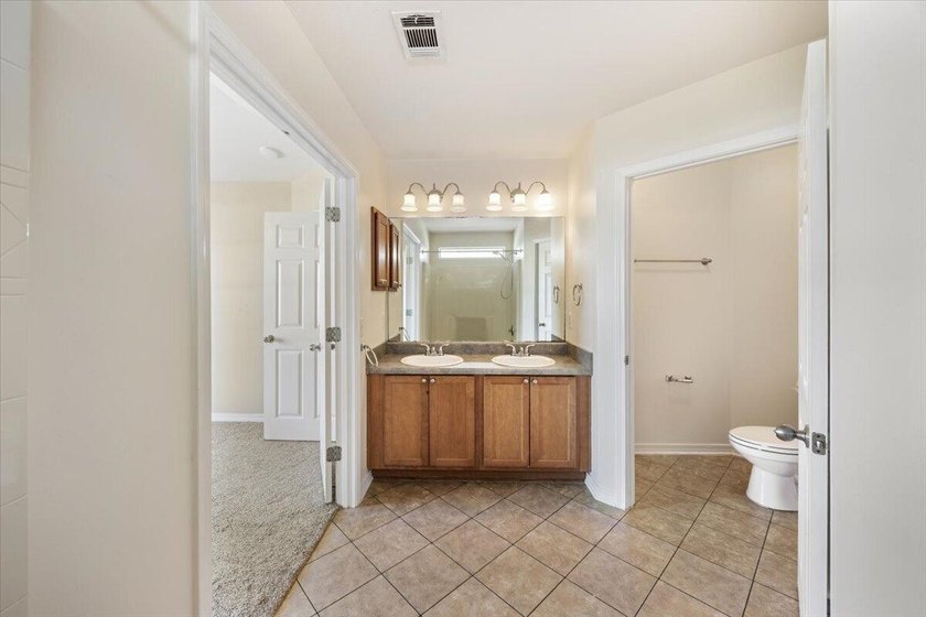 Welcome to this inviting and well-maintained Shadow Lakes patio - photo 17