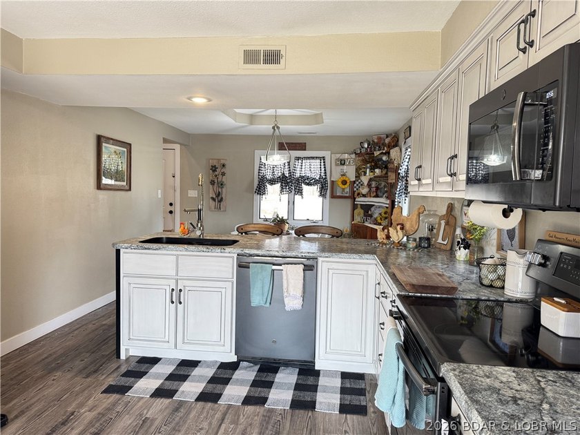 Enjoy peaceful country living on this beautiful 6+ acre property - photo 19