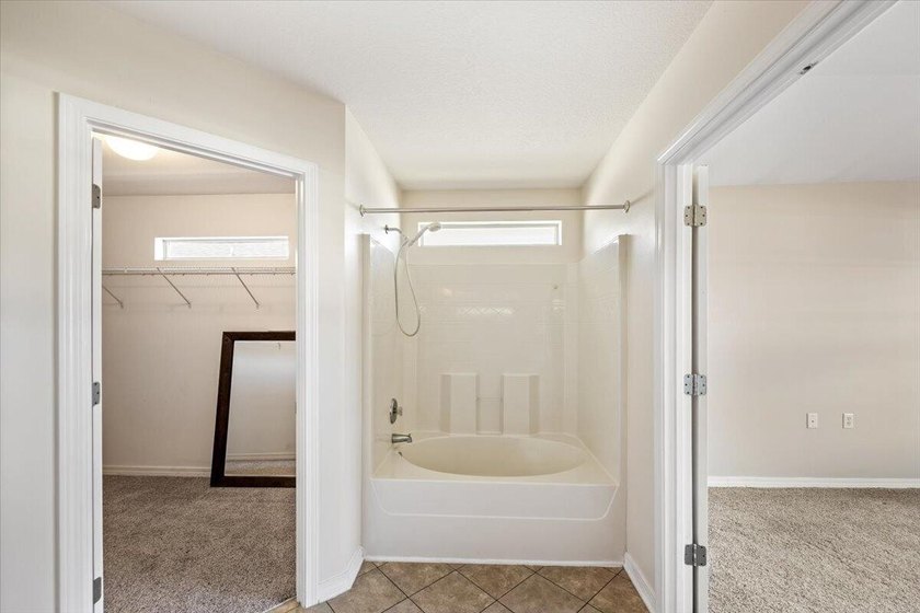 Welcome to this inviting and well-maintained Shadow Lakes patio - photo 19