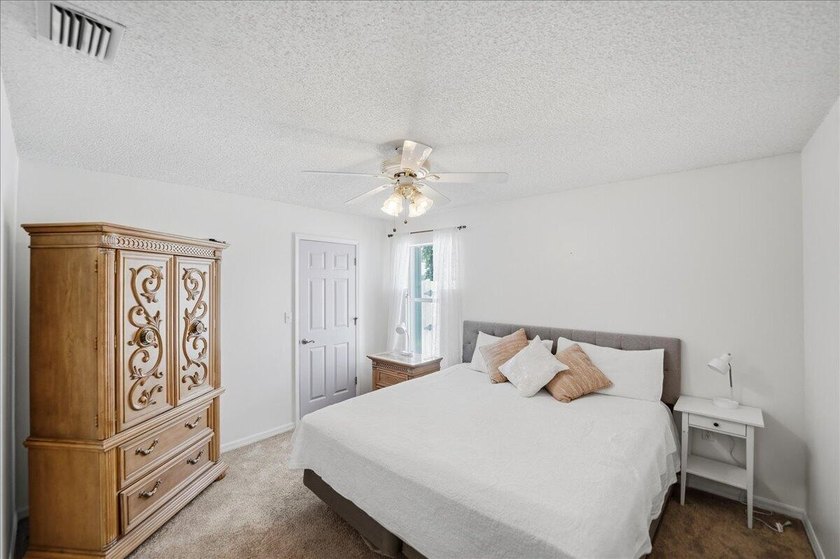Welcome home to this beautifully updated 3-bedroom, 2-bath pool - photo 25