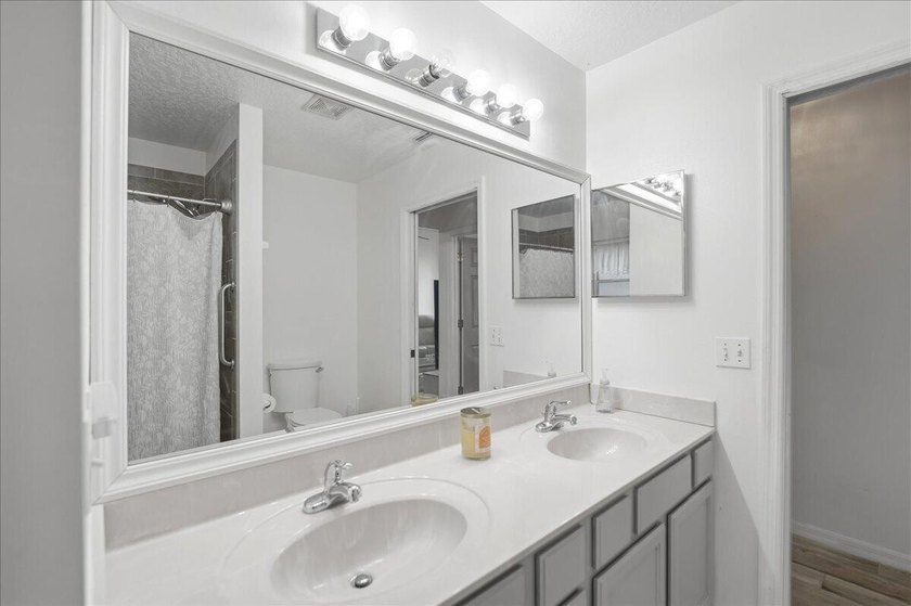 Welcome home to this beautifully updated 3-bedroom, 2-bath pool - photo 27