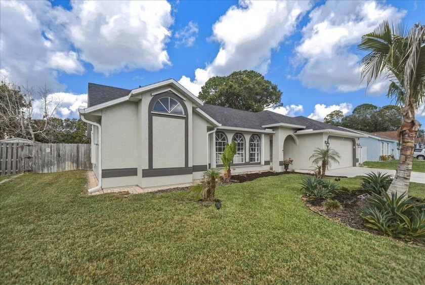 Welcome home to this beautifully updated 3-bedroom, 2-bath pool - photo 46