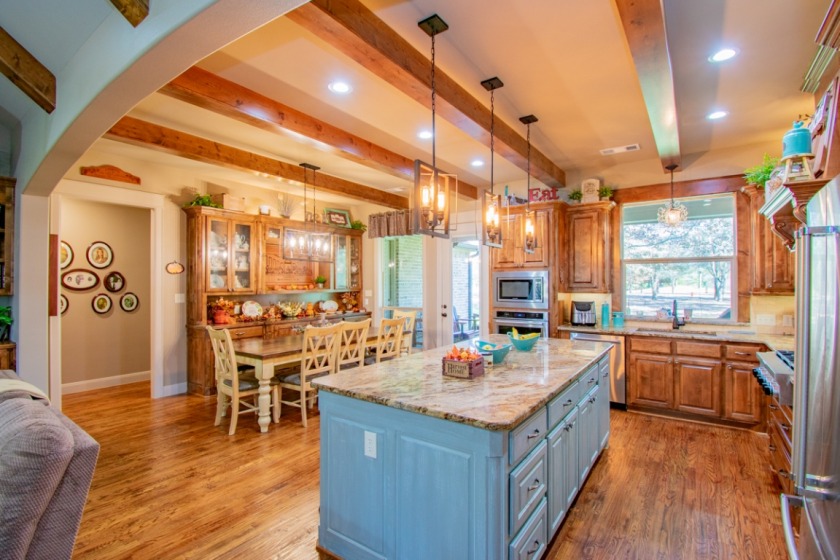 CUSTOM BUILT HOME ON GOLF COURSE WITH ACREAGE SOLD - photo 9
