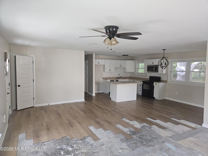 Recently remodeled &amp; qualifies for FHA $100.00 down payment - photo 2