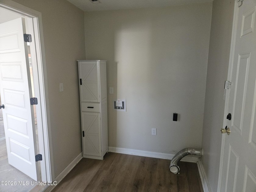 Recently remodeled &amp; qualifies for FHA $100.00 down payment - photo 5
