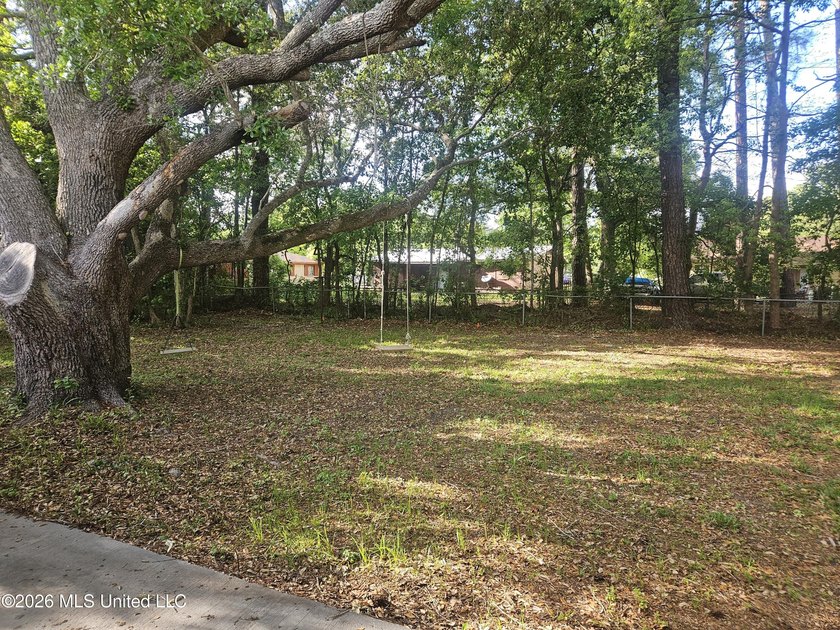 Recently remodeled &amp; qualifies for FHA $100.00 down payment - photo 10