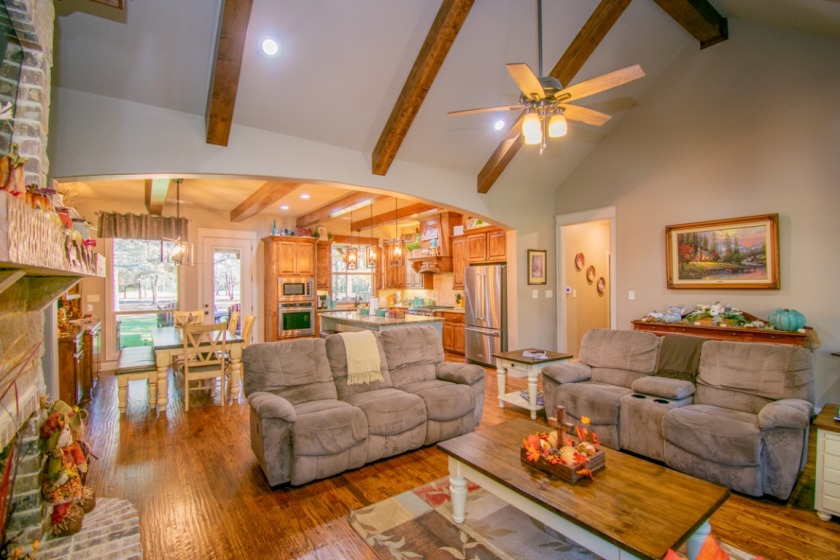 CUSTOM BUILT HOME ON GOLF COURSE WITH ACREAGE SOLD - photo 7