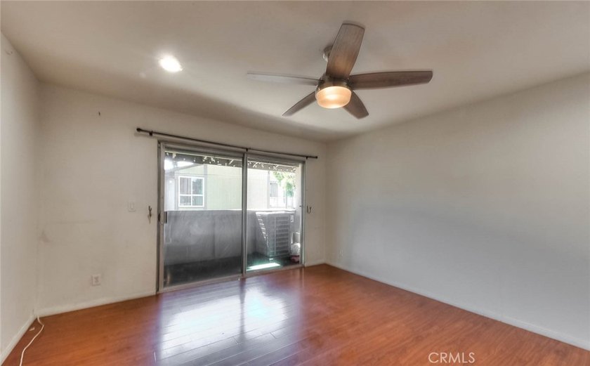 Beautiful 3-bedroom, 2-bath condo featuring an open floor plan - photo 12