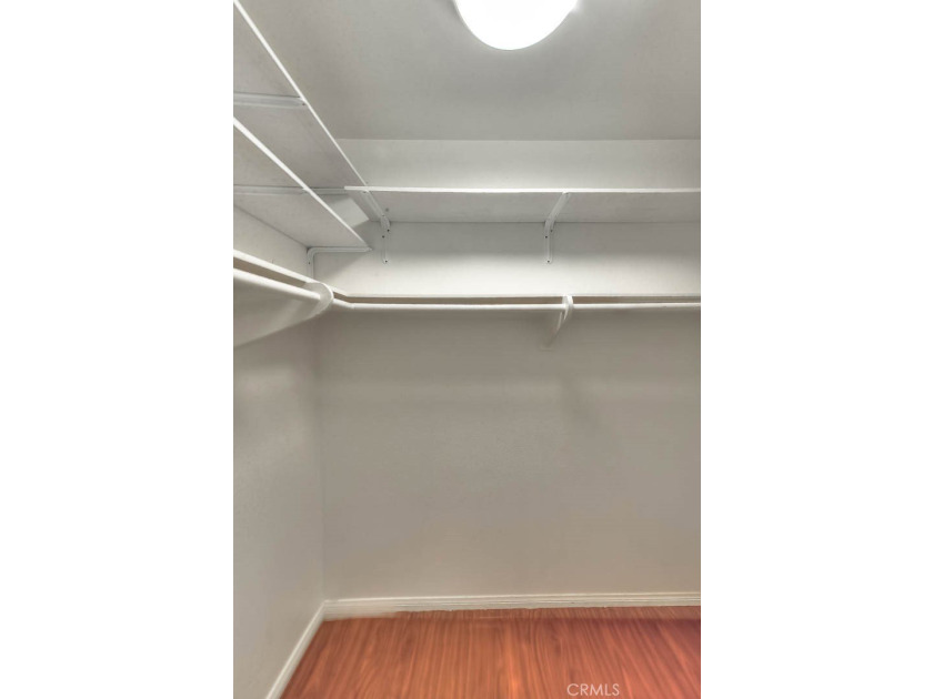 Beautiful 3-bedroom, 2-bath condo featuring an open floor plan - photo 14