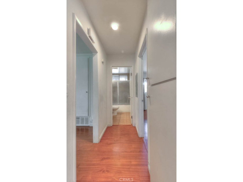 Beautiful 3-bedroom, 2-bath condo featuring an open floor plan - photo 21