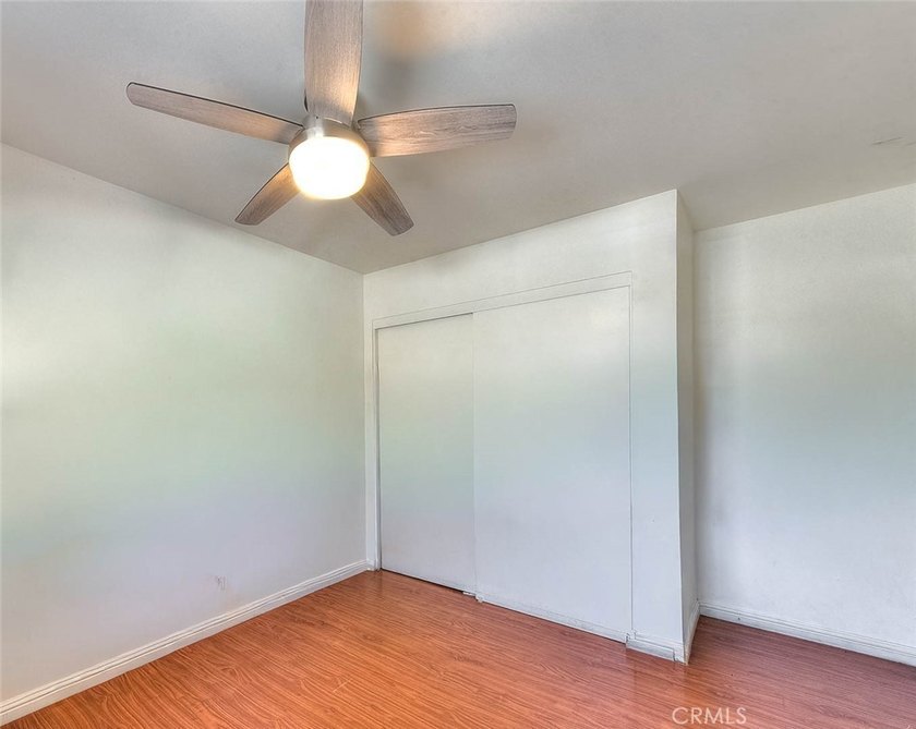 Beautiful 3-bedroom, 2-bath condo featuring an open floor plan - photo 27