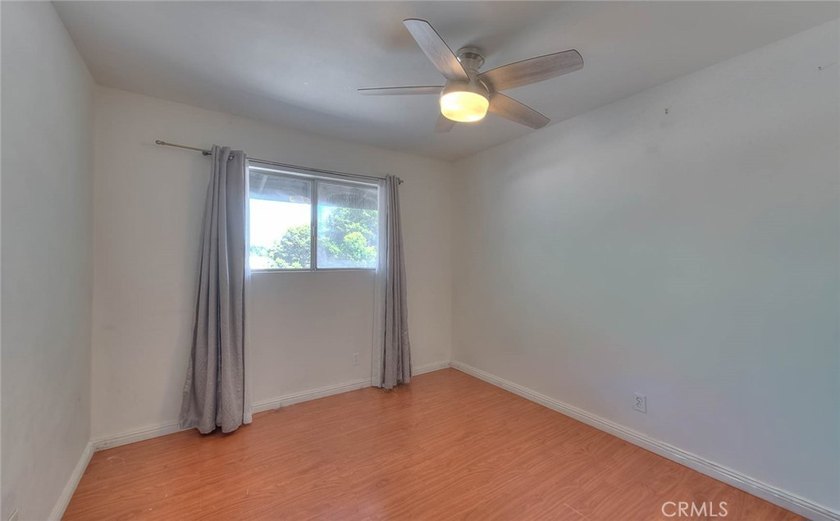 Beautiful 3-bedroom, 2-bath condo featuring an open floor plan - photo 28