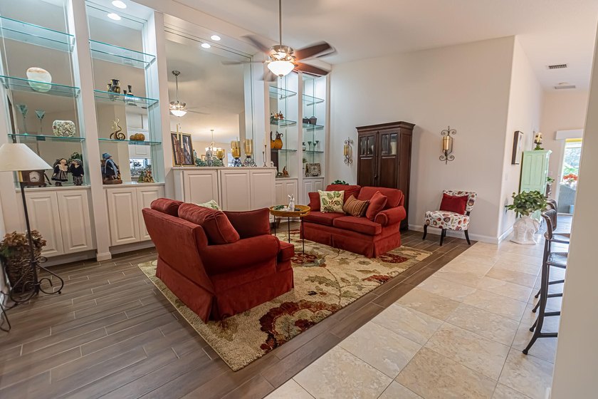 Lakes at Tradition! Beautifully updated 2/2/2 Villa. Interior - photo 3