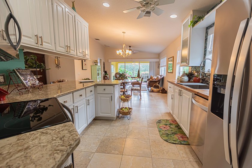 Lakes at Tradition! Beautifully updated 2/2/2 Villa. Interior - photo 6