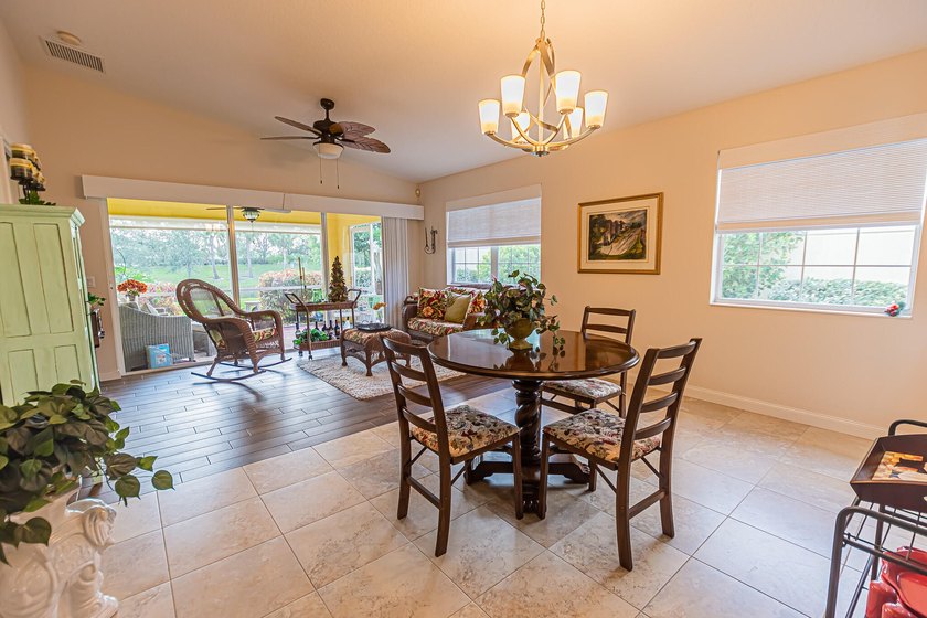 Lakes at Tradition! Beautifully updated 2/2/2 Villa. Interior - photo 7