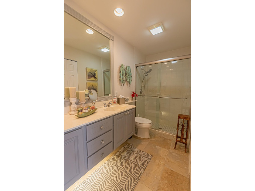 Lakes at Tradition! Beautifully updated 2/2/2 Villa. Interior - photo 10