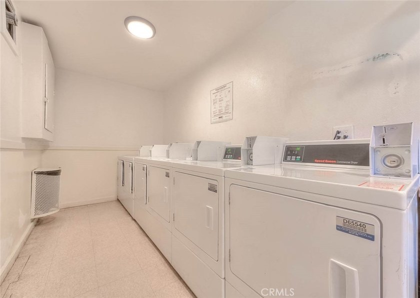 Beautiful 3-bedroom, 2-bath condo featuring an open floor plan - photo 42