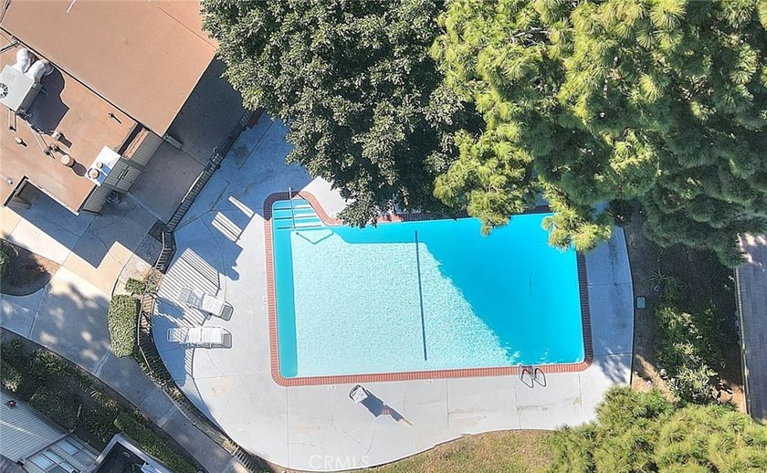 Beautiful 3-bedroom, 2-bath condo featuring an open floor plan - photo 44