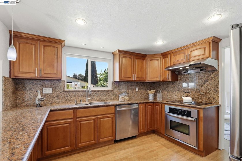 Well-maintained and thoughtfully updated 4-bedroom, 2.5-bath - photo 22