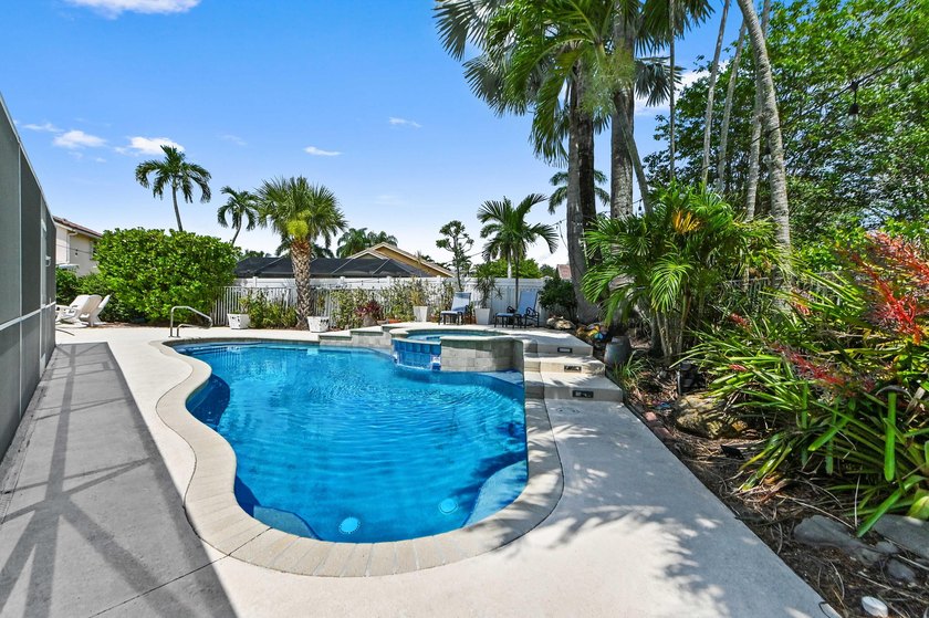Welcome to a vibrant Lake Charleston pool home that blends - photo 3