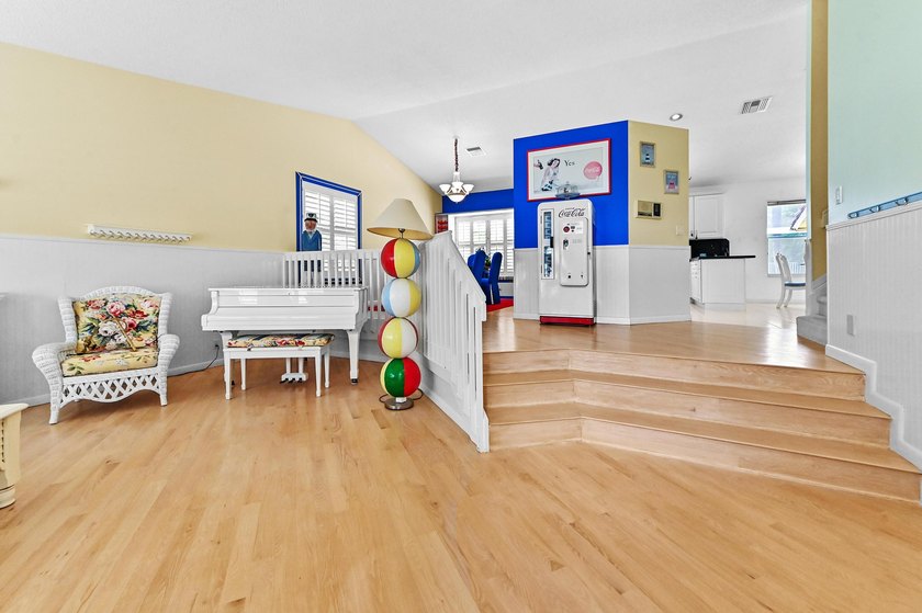 Welcome to a vibrant Lake Charleston pool home that blends - photo 6