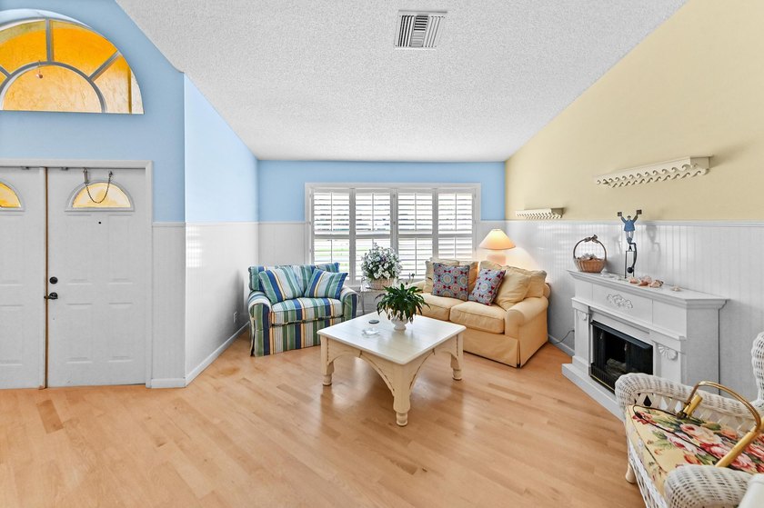 Welcome to a vibrant Lake Charleston pool home that blends - photo 8