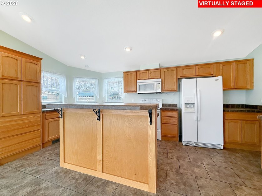 Welcome to easy coastal living in Emerald Coast Estates which is - photo 9