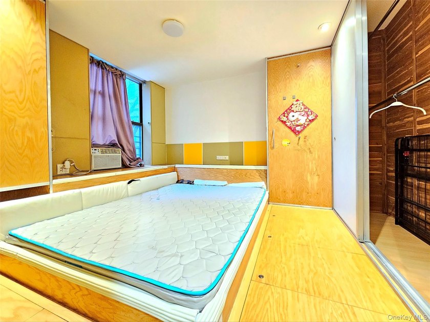 Cash preferred. Priced to Sell. This one-bedroom Co-op unit is - photo 7
