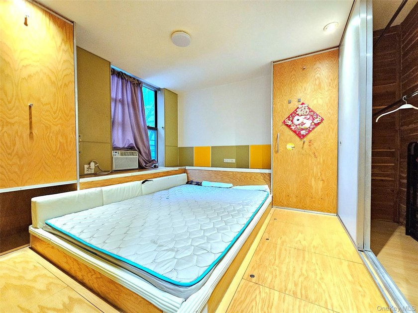 Cash preferred. Priced to Sell. This one-bedroom Co-op unit is - photo 8