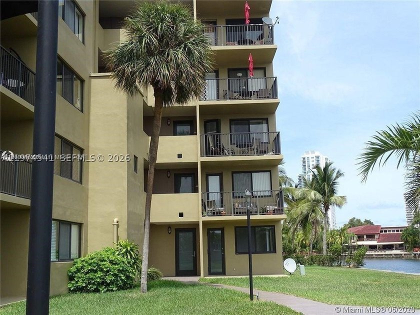 Welcome to this beautifully located residence in the heart of - photo 12