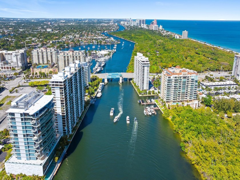 Experience luxury waterfront living at AquaBlu in Fort - photo 3